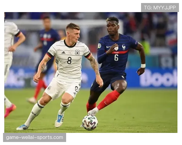 博格巴与克罗斯控球组织中的分散性与依赖性结构对比